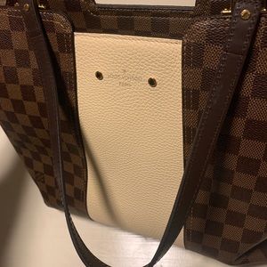 Louis Vuitton leather shoulder bag
